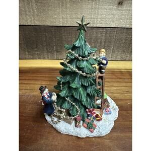 1999 Grandeur Noel Victorian Village Replacement Trimming The Tree Figure 5 3/8”